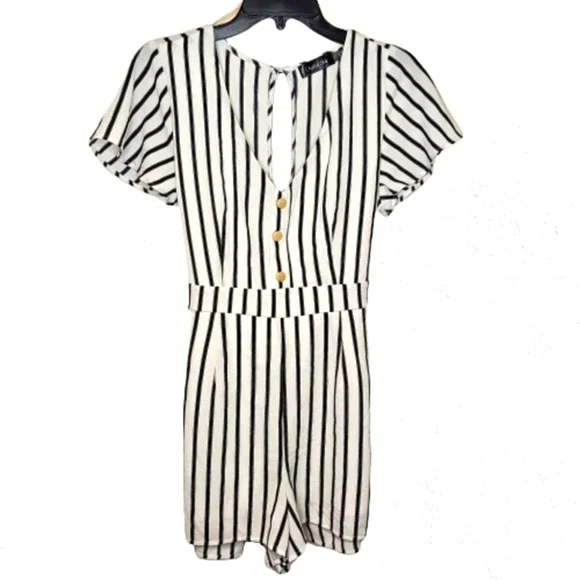 Crystal Sky Striped Romper Tie Waist  Flutter Sleeve Juniors 11 Fits 8 Resort - Picture 2 of 12